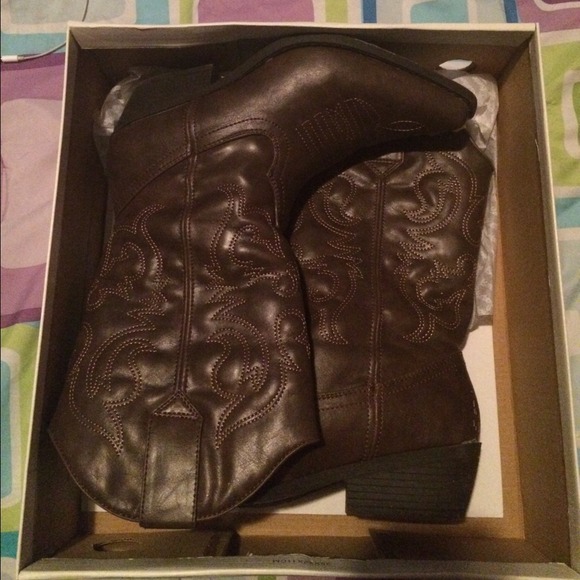 Brown cowboy boots - Picture 1 of 3