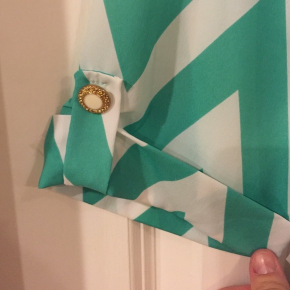 🎉SOLD in bundle🎉Like New!Turquoise/white top - Picture 2 of 3