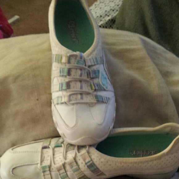 Skecher slide on's