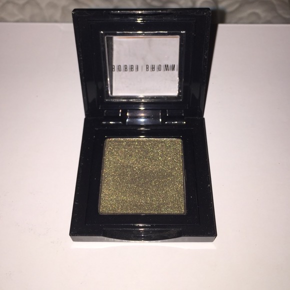 *hold Bobbi brown metallic eye shadow