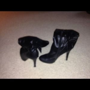 Just Fab boots with adorable now on back.