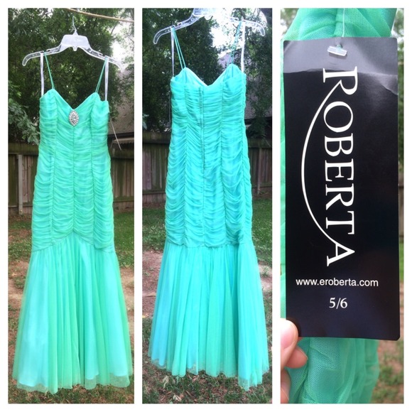 Gorgeous mint mermaid dress!