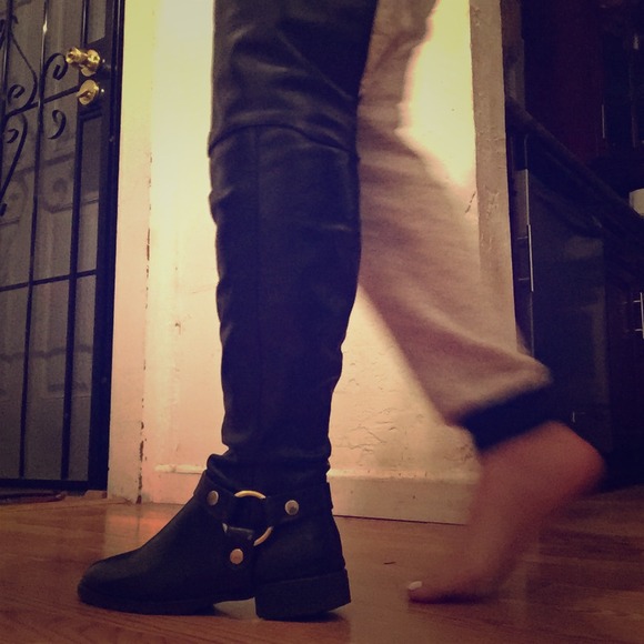 Shoes - Knee high leather boots 😍😍😍👍