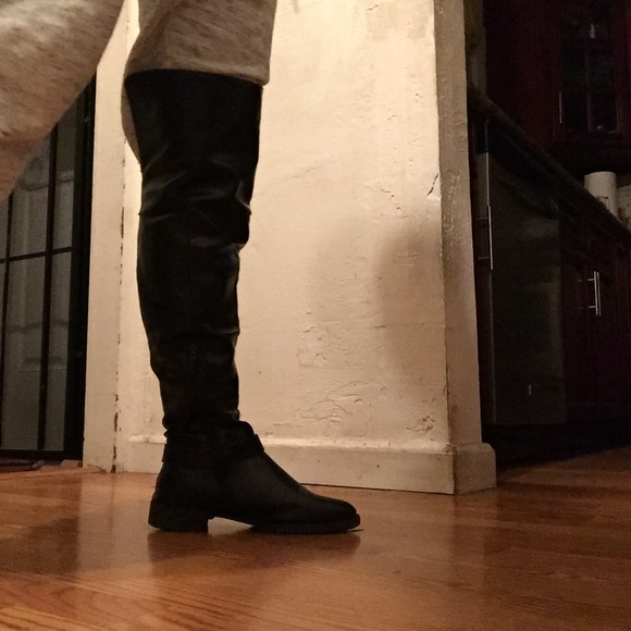 Knee high leather boots 😍😍😍👍 - Picture 2 of 2