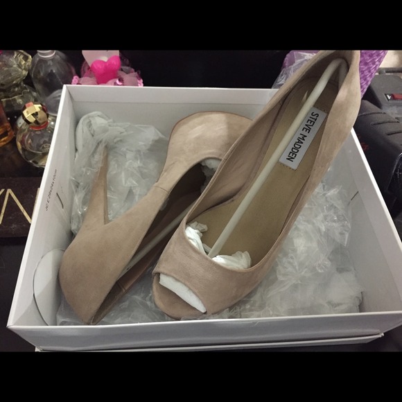Steve Madden "Blush" pumps