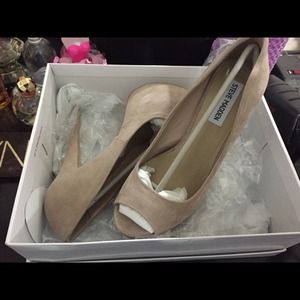 Steve Madden "Blush" pumps