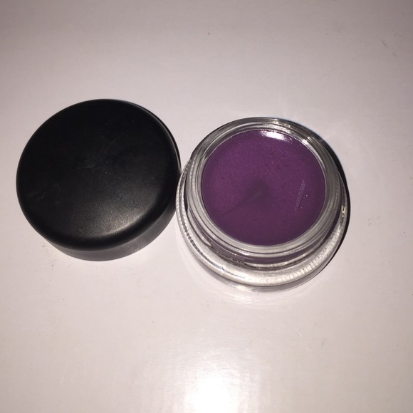 Half wild paint pot