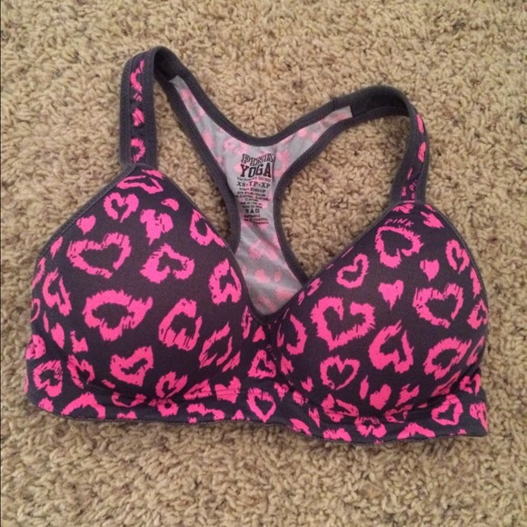 ❌PRICE CUT❌ VS PINK cupped patterned sports bra!