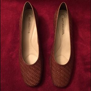 Brown Basket-weave Naturalizer heels, Size 9