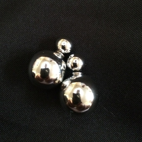 🚫sold in a bundle🚫ball silver tone earrings. - Picture 2 of 3
