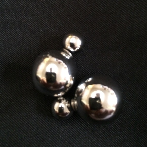 🚫sold in a bundle🚫ball silver tone earrings. - Picture 3 of 3