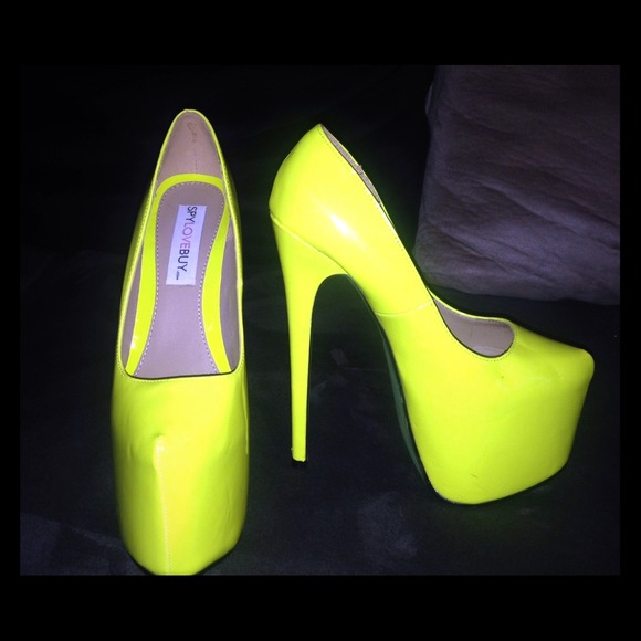 Bright yellow size 6.5