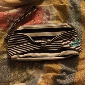 Roxy stripped clutch