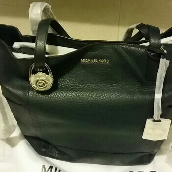 Authentic michael kors navy leather shoulder bag