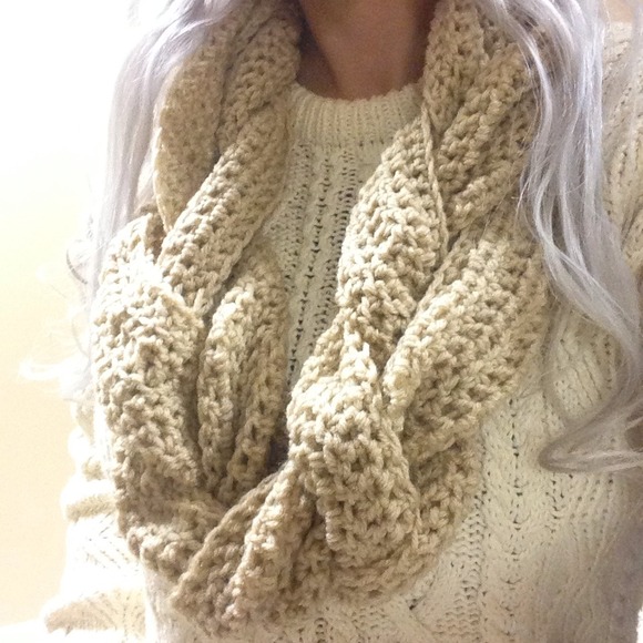 Braided Scarf - Picture 4 of 4