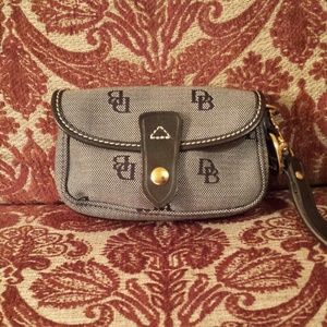 ☆☆HP 12/12☆☆Black Dooney & Bourke Wristlet