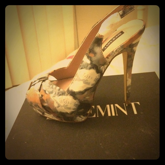 Stunning 6 inch multicolor shoe