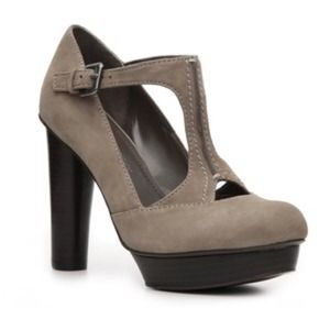 REDUCED! NEVER WORN Taupe/Tan Suede B.  Pumps!!!!!