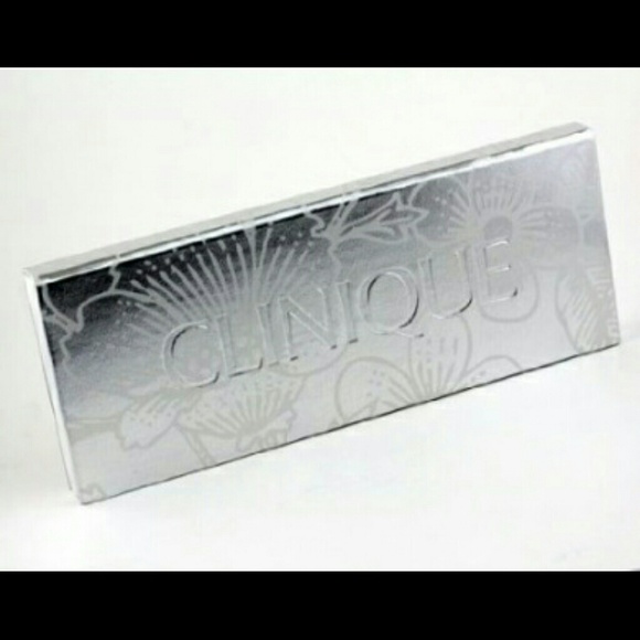 NWOT! 💸Clinique A Season's Worth of Pretty 💄 - Picture 2 of 3