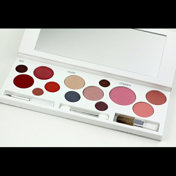 NWOT! 💸Clinique A Season's Worth of Pretty 💄 - Picture 3 of 3