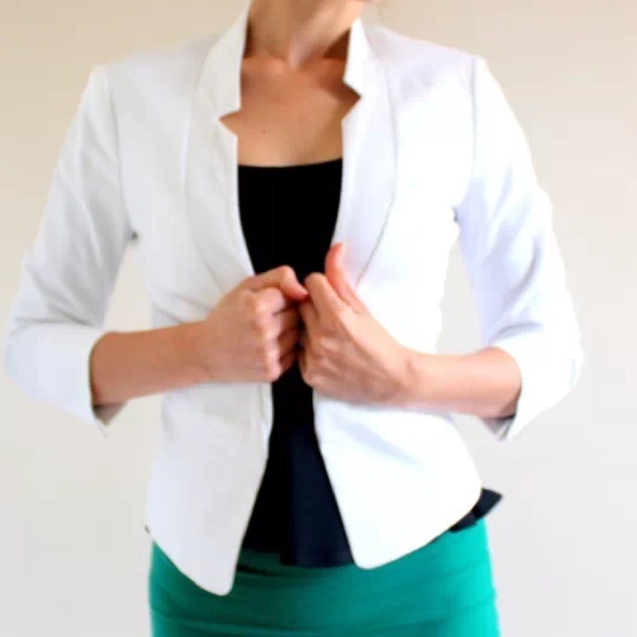NWT EXPRESS white blazer. Size 2 - Picture 2 of 3