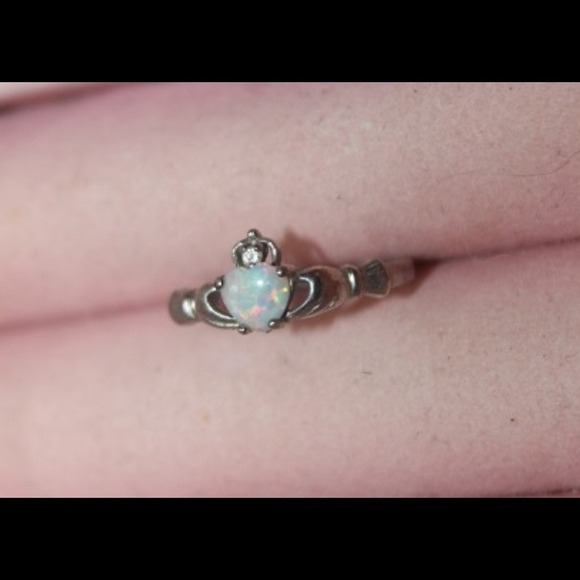 Sterling silver opal Claddagh ring size 8.5