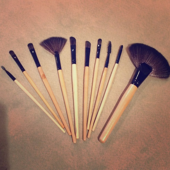 Set of 10 make up brushes