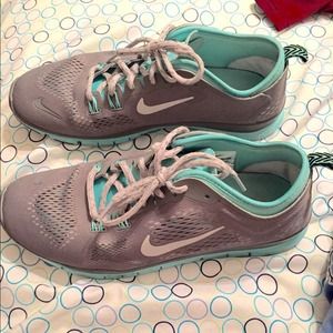 Nike 5.0 TR Fit 4 shoes size 9 grey and Tiffany