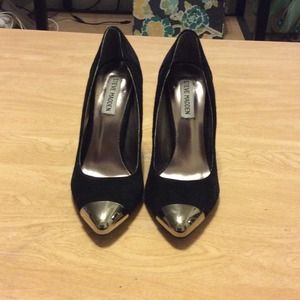 Black silver toe pumps