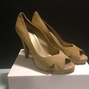 Nine West peptoe shoe!!