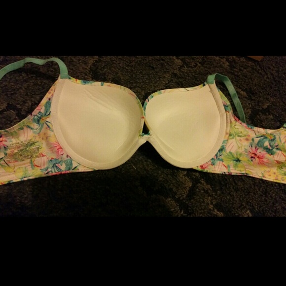 Victoria's Secret "The Plunge" push up bra - Picture 2 of 4