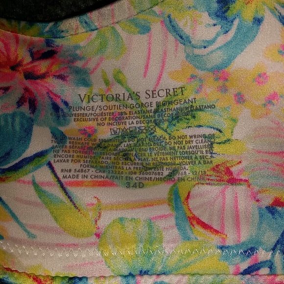 Victoria's Secret "The Plunge" push up bra - Picture 4 of 4