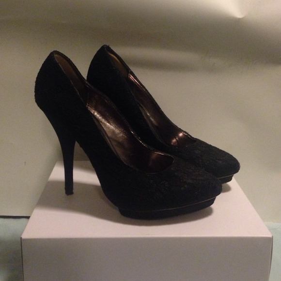 BCBG lace shoes!