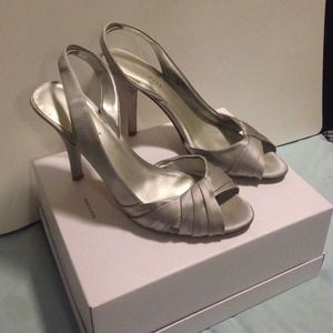 Gray satin Nine West shoes