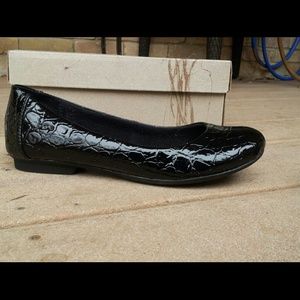 B.O.C Shoes - FLASH SALE! Like New Black Patent Croc Design Flat B.O.C Shoes - FLASH SALE! Like New Black Patent Croc Design Flat