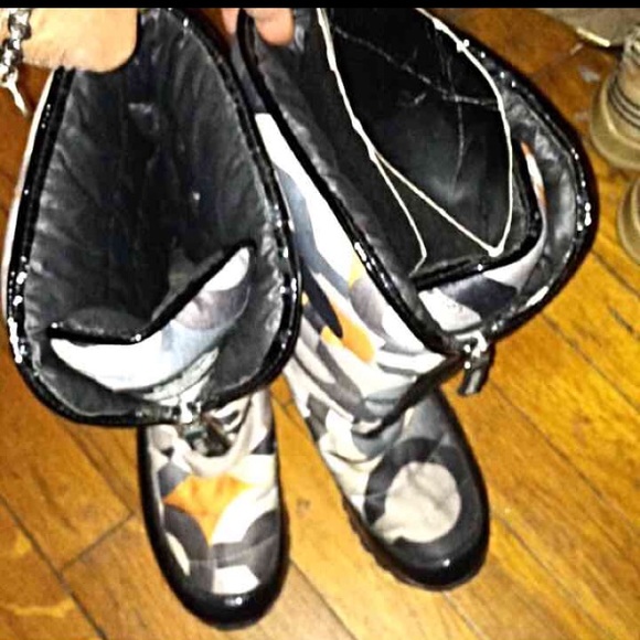 ⚫️SALE⚫️BLACK MULTI  MONOGRAM RAIN BOOTS SZ 6 - Picture 2 of 3