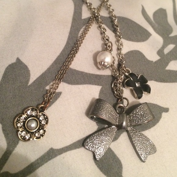 Necklaces. Forever 21.