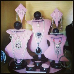 Love to share ,you share my closet ,l share yours!