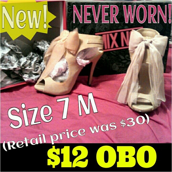 Bow-front formal peep-toe pump in Sand color