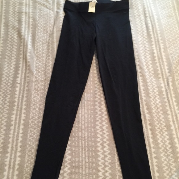 SOLD SOLD SOLD NWT Victoria secret leggings - Picture 2 of 3