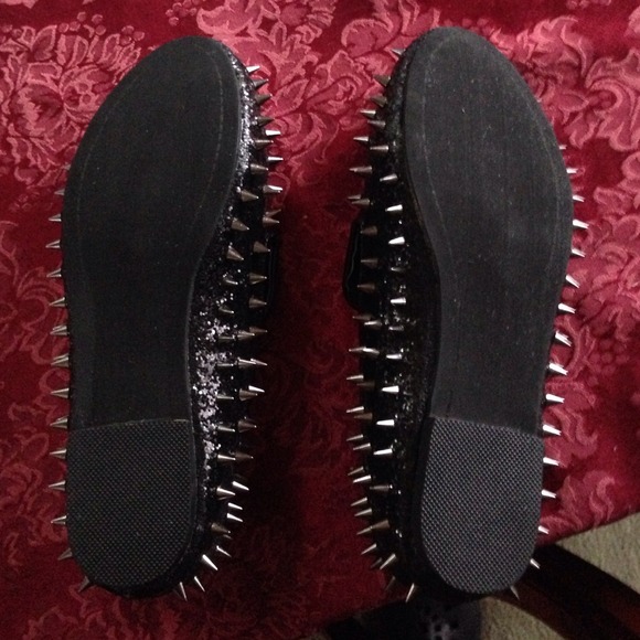 Flats NWOT - Picture 2 of 3