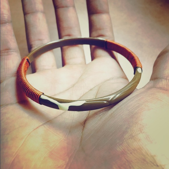 Milky smooth bracelet, laced