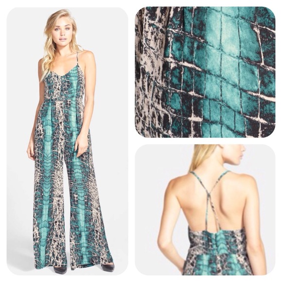 🌙NEW June and Hudson Blue Wide Leg Cross Romper - Picture 2 of 4