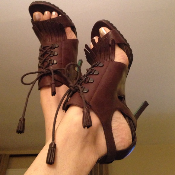 Donald J  Pliner dark brown heels w lug sole. HOT