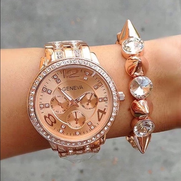 Nwt gorgeous ladies rose gold watch