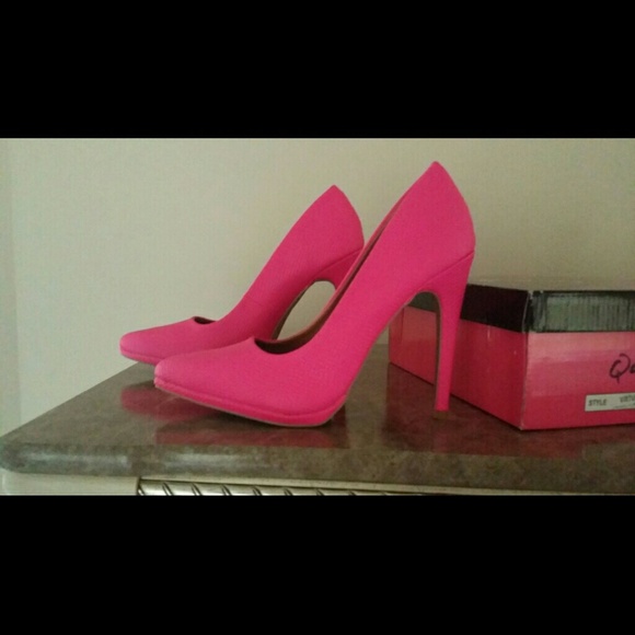 Brand new in box Qupid Hot Pink pumps