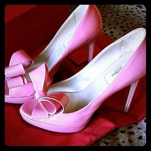 100% auth. Light pink Valentino Bow pumps sz. 38.5