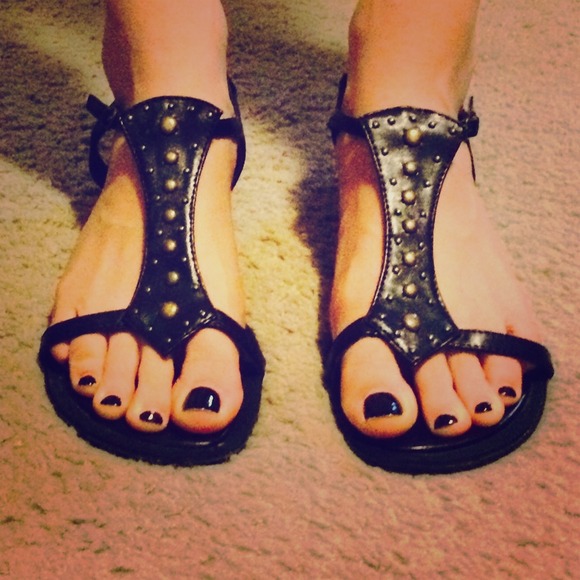 Black leather Nicole sandals