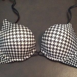 Victorias secret miraculous pushup 32A