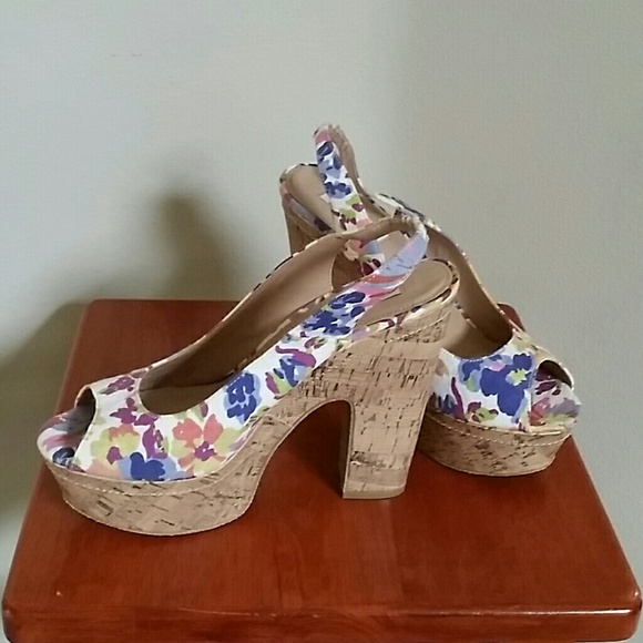 SALE!💸NWOT Steve Madden Open-toe Wedge Sandals!👡 - Picture 2 of 4
